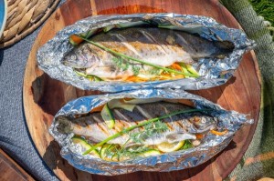 Pstrąg tęczowy w pieprzu cytrynowym z masłem (300g) 