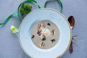 Żur na zakwasie z białą kiełbasą (1l)