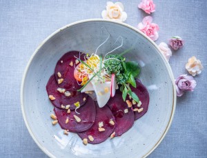 Carpaccio z buraka z kozim serem i roszponką (300g) - ok. 2 porcje